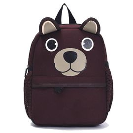 Pequeño bolso de la escuela primaria de los niños coloridos con aspecto lindo del oso