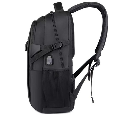 15Mochila portátil de viaje de negocios con carga USB.